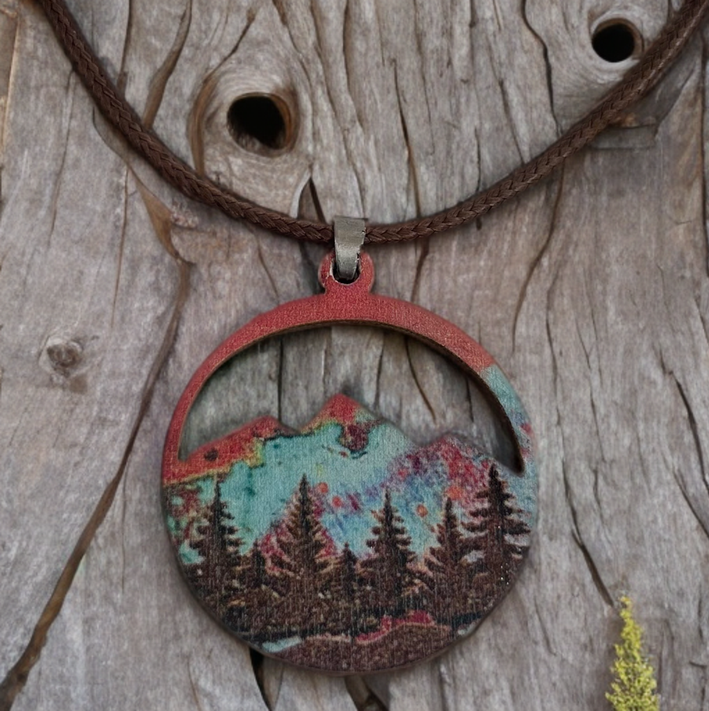 Collar de montaña, colgante montaña, encanto de cordillera, encanto paisaje, montañero, collar de madera, collar con colgante de montaña.