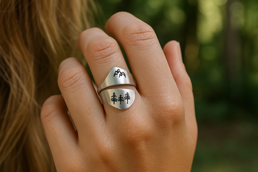 Anillo montaña, Way to the top, Anillo aventurero, anillo de montaña, anillo espiral, joya con montaña, bosque, cordillera, senderista.