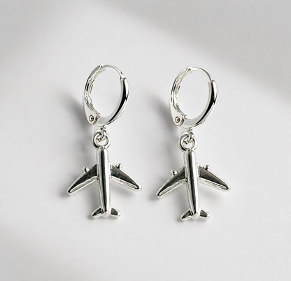 Pendientes Avión Plateados, Aretes Viajeros Minimalistas, Joyería para Amantes de los Viajes, Regalo Aventurero, regalo de piloto y azafata