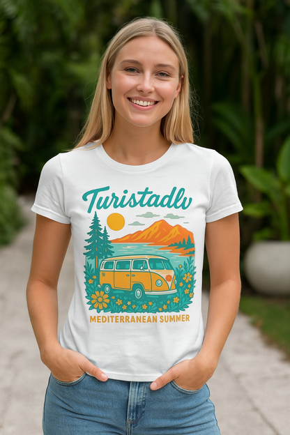 Camiseta de verano mediterráneo, camiseta de diseño español, top de vacaciones junto al mar, camisa gráfica de playa, ropa de vacaciones
