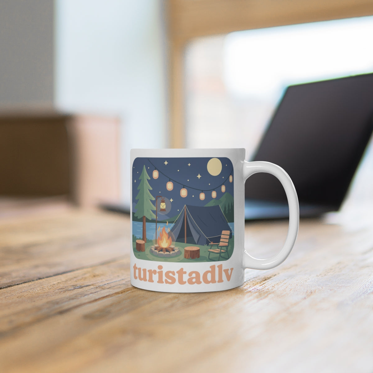 Taza Escena Nocturna de Camping, Fogata y Linterna