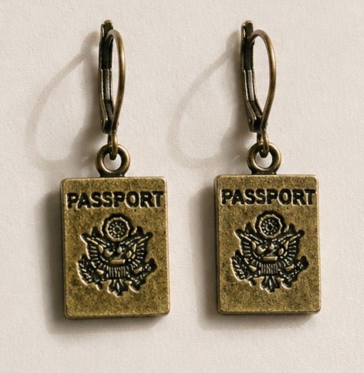 Pendientes para viajero, PASSPORT, pendientes de viaje, Aros, pasaporte, joyas viajeras, regalo viajero, libre, mochilero, pendientes de aro, arete.