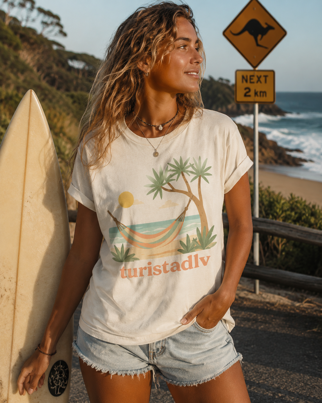 Camiseta de palmera de hamaca de playa , diseño Australiano, Camiseta gráfica Trópicos costeros del atardecer, camiseta de vacaciones, viaje