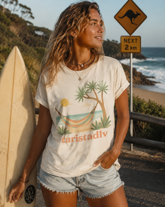 Camiseta de palmera de hamaca de playa , diseño Australiano, Camiseta gráfica Trópicos costeros del atardecer, camiseta de vacaciones, viaje