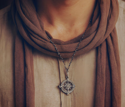 Collar de brújula, collar de espíritu aventurero, collar nómada, colgante de brújula, collar de viajero, colgante viajero, viaje.