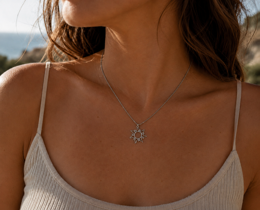 Collar colgante de sol, Golden Sun. Colgante sol, collar sol, sol, collar de sol, joyas de sol, surf, verano, playa, collar veraniego.