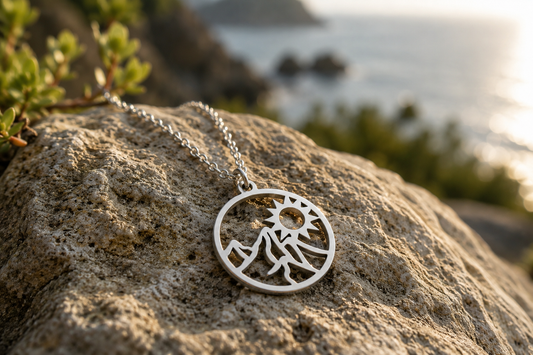Collar con sol y montaña, Collar montaña, collar de sol y montaña, colgante de montaña, collar de sol, regalo de montaña, colgante de sol