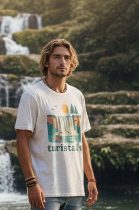 Camiseta de paisaje de cascada, Gráfico retro de naturaleza con pinos y sol, regalo de naturaleza, camiseta de viajero.