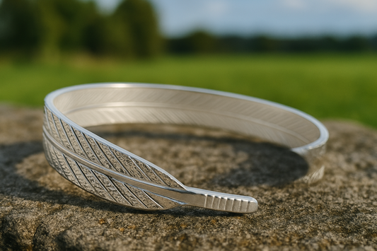 Pulsera de plata, pulsera de pluma, Regalo de pluma, brazalete de pluma, brazalete abierto, brazalete unisex, pulsera ajustable.