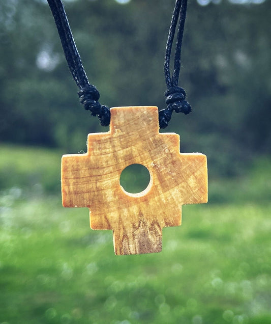 Collar Cruz Andina Chacana en Palo Santo | Amuleto de Protección y Limpieza Energética | Joyería Artesanal
